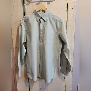 L.L. Bean Men's cotton Wrinkle Resistant Soft Green Casual Dress Shirt